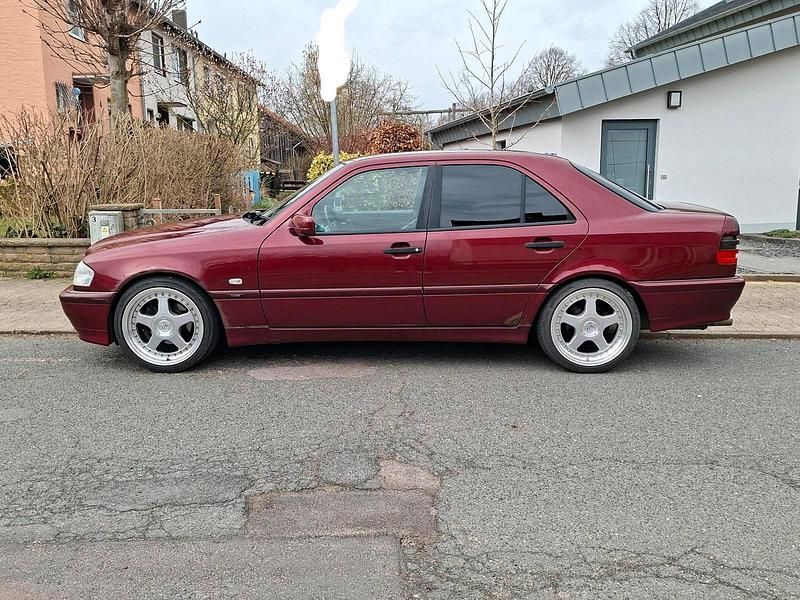 Gebraucht Mercedes C180 122 PS (89 kW) 1998 Rot Limousine