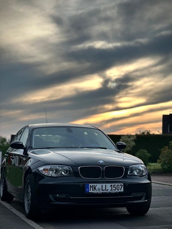 Schwarz Gebraucht 2009 BMW 116 Kleinwagen | 11.000 € - Bild 1/4