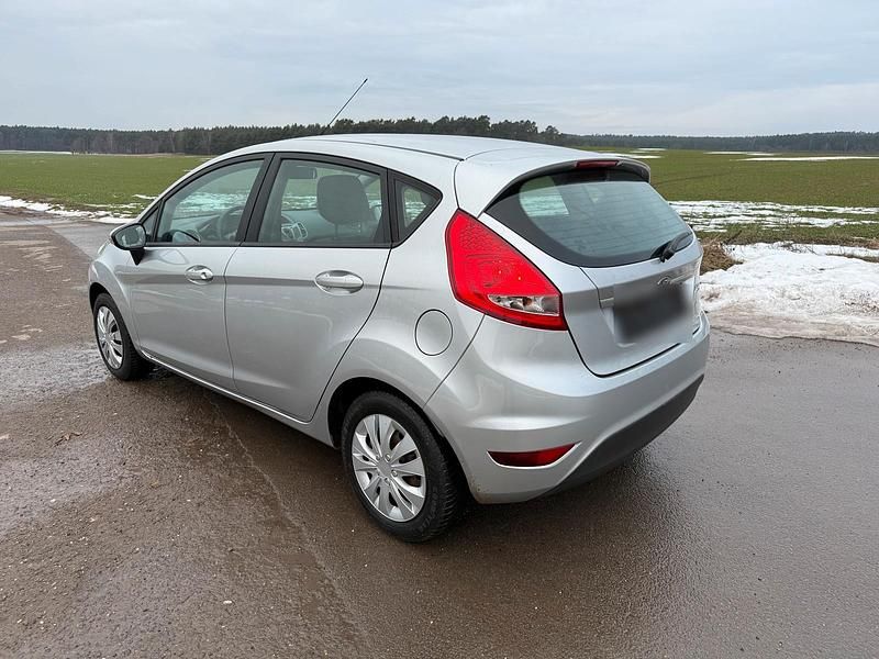 Gebraucht Ford Fiesta 60 PS (44 kW) 2009 Silber Kleinwagen