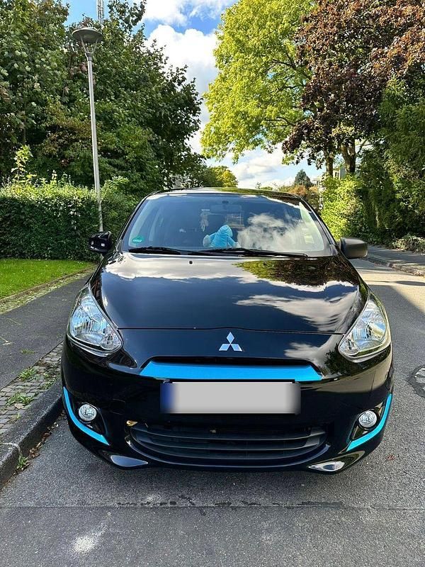 Schwarz Gebraucht 2015 Mitsubishi Space Star Kleinwagen | 4.900 € (Fairer Preis) - Bild 1/4