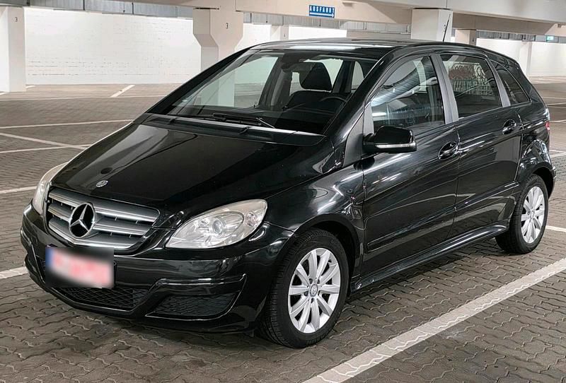 Schwarz Gebraucht 2010 Mercedes B180 Van / Kleinbus | 2.000 € (Fairer Preis) - Bild 1/4