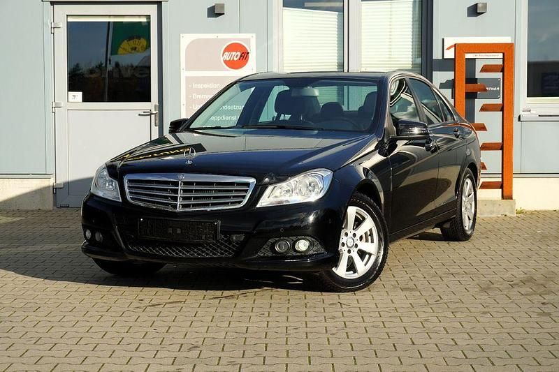 Schwarz Gebraucht 2013 Mercedes C180 Limousine | 10.289 € (Fairer Preis) - Bild 1/4