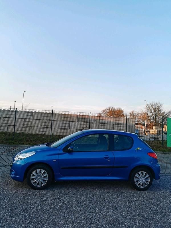 Gebraucht Peugeot 206+ 75 PS (55 kW) 2009 Blau Kleinwagen