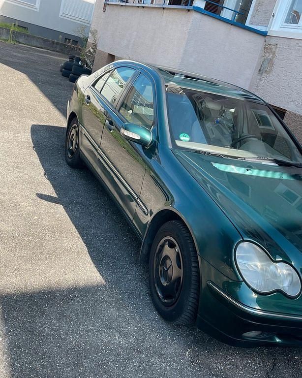 Grün Gebraucht 2000 Mercedes C220 Classic Limousine | 4.300 € (Teuer) - Bild 1/4
