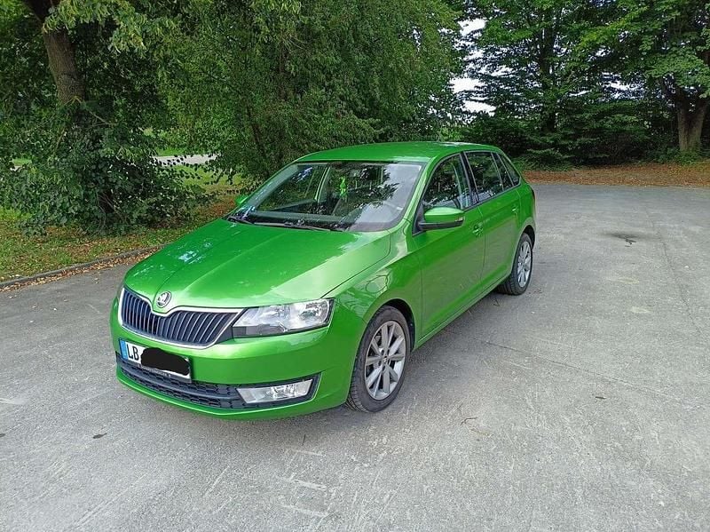 Grün Gebraucht 2017 Skoda Rapid Ambition Kombi | 8.999 € (Guter Preis) - Bild 1/4