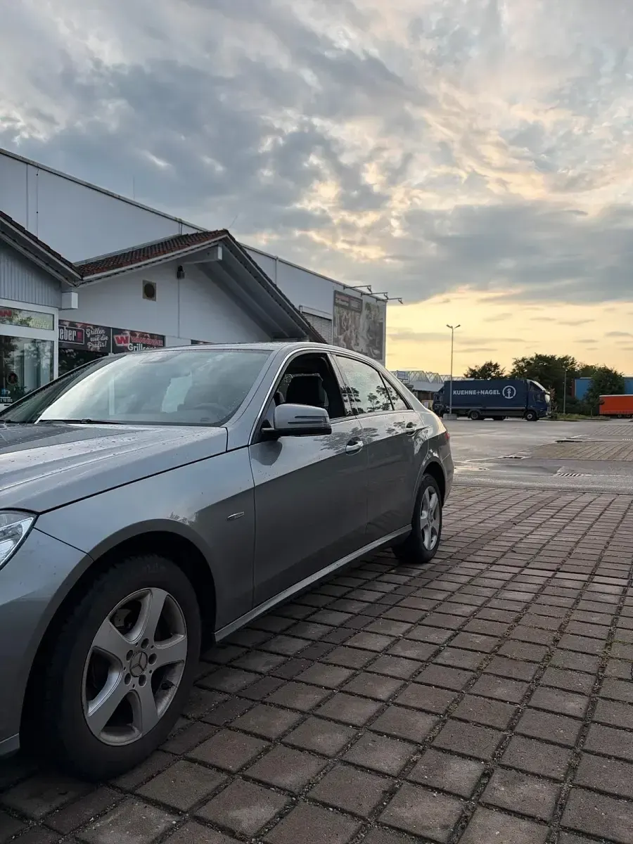 Gebraucht Mercedes E220 170 PS (125 kW) 2009 Silber Limousine