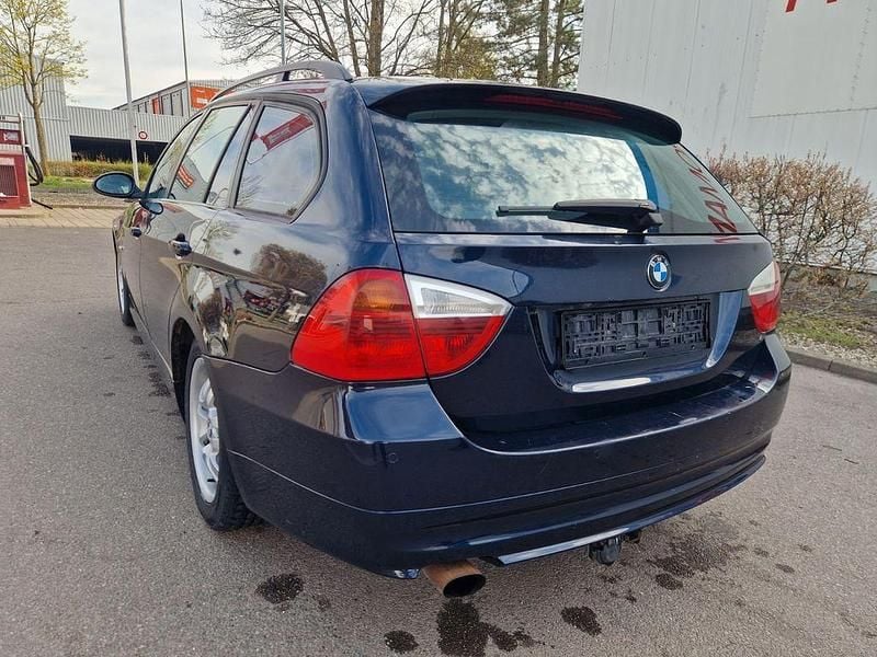 Gebraucht BMW 318 129 PS (94 kW) 2006 Schwarz Kombi