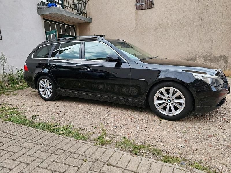 Gebraucht BMW 525 177 PS (130 kW) 2006 Schwarz Kombi