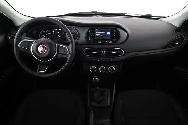 Neu Fiat Tipo Easy 131 PS (96 kW) 2025 Vento blau metallic vento blau metallic Limousine