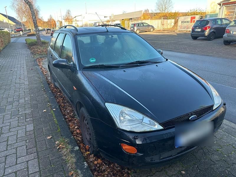 Schwarz Gebraucht 2000 Ford Focus Kombi | 400 € (Superpreis) - Bild 1/4