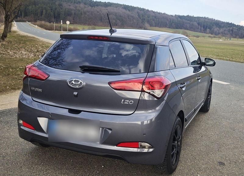 Gebraucht Hyundai i20 YES! 84 PS (61 kW) 2017 Grau Kleinwagen