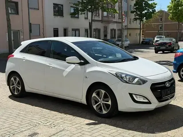 Gebraucht Hyundai i30 Style 2016 Weiss Limousine