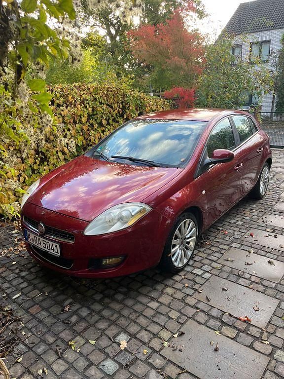 Rot Gebraucht 2009 Fiat Bravo Dynamic Kleinwagen | 1.800 € (Guter Preis) - Bild 1/4