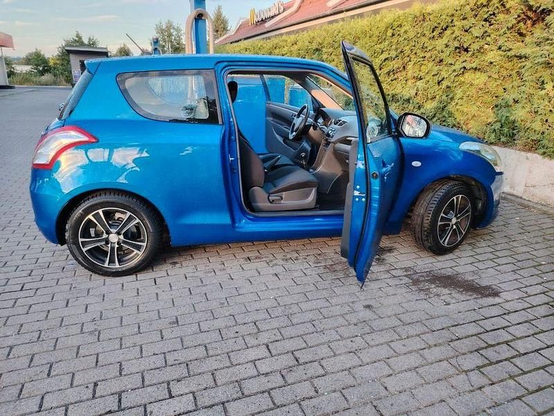 Gebraucht Suzuki Swift 94 PS (69 kW) 2011 Blau Kleinwagen