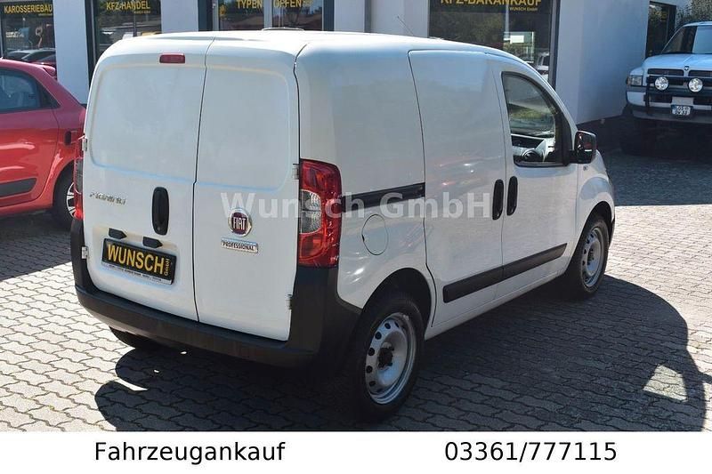 Gebraucht Fiat Fiorino Basis 77 PS (56 kW) 2018 Weiß Van / Kleinbus