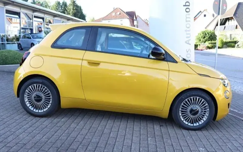 Neu Fiat 500 Icon 65 PS (47 kW) 2026 Gelb Limousine