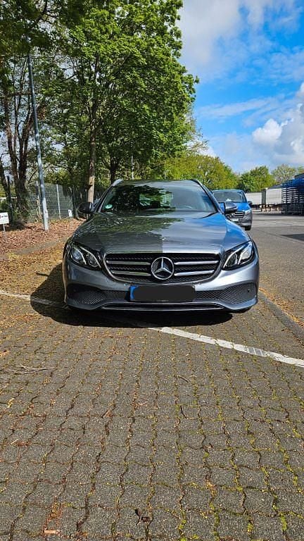Second-hand Mercedes E200 160 CP (117 kW) 2020 Gri Berlinǎ