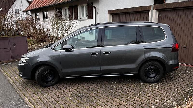 Gebraucht VW Sharan Highline 150 PS (110 kW) 2017 Grau Van / Kleinbus
