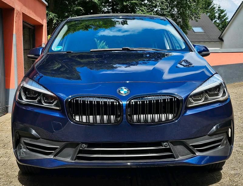 Blau Gebraucht 2019 BMW 216 Kombi | 14.900 € (Fairer Preis) - Bild 1/4