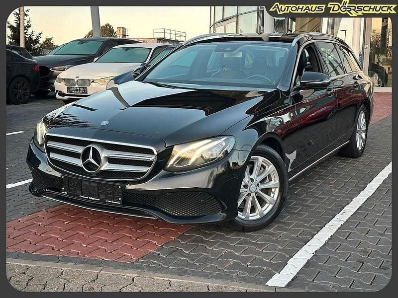 Schwarz Gebraucht 2017 Mercedes E200 Avantgarde Limousine | 16.490 € (Superpreis) - Bild 1/4