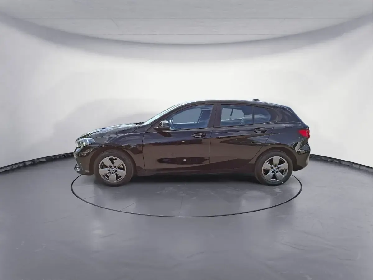 Używany BMW 118 Advantage 136 KM (100 kW) 2022 Hatchback