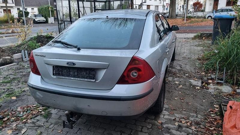 Gebraucht Ford Mondeo Trend 145 PS (106 kW) 2001 Silber Limousine