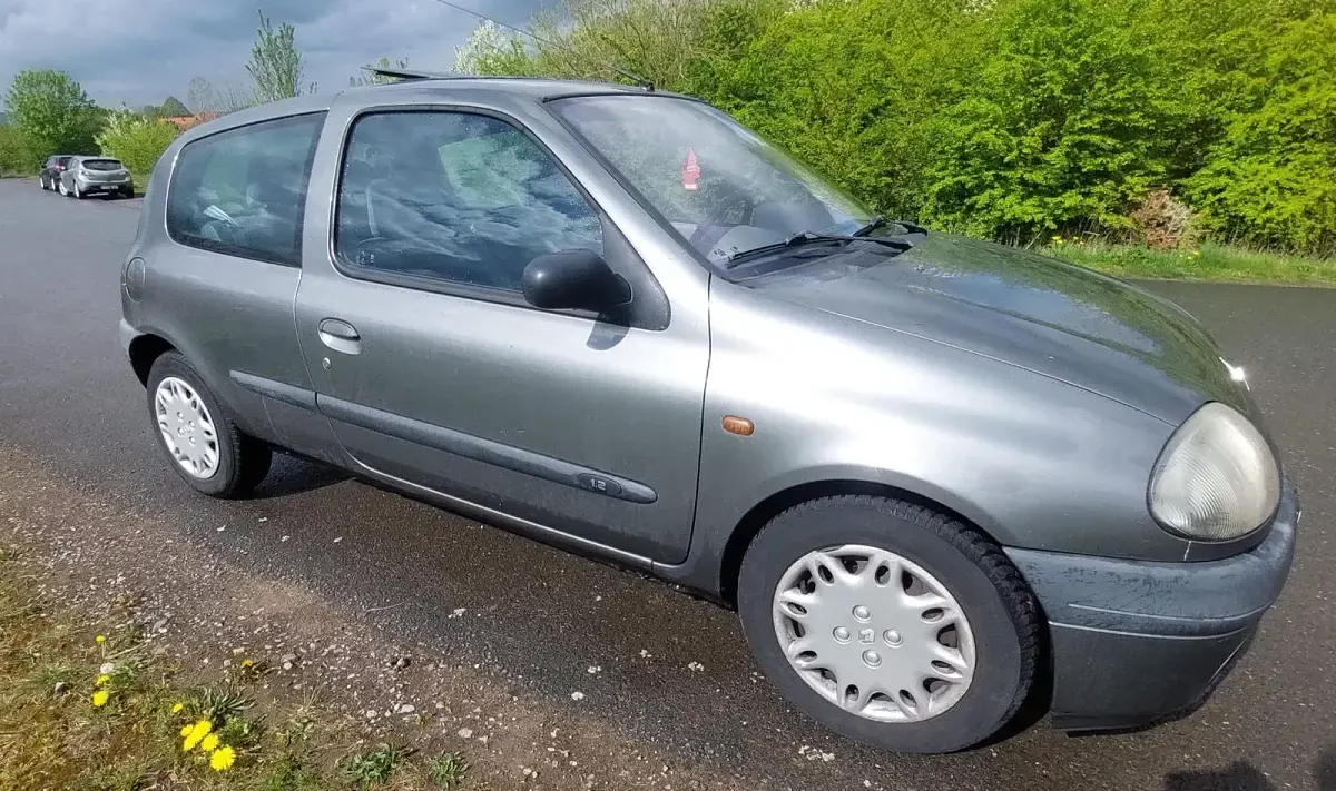 Gebraucht Renault Clio 58 PS (42 kW) 1999 Grau Kleinwagen