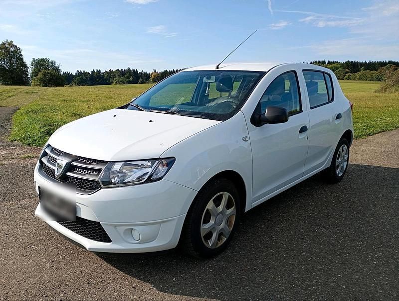 Weiß Gebraucht 2016 Dacia Sandero Ambiance Kleinwagen | 4.500 € (Guter Preis) - Bild 1/4