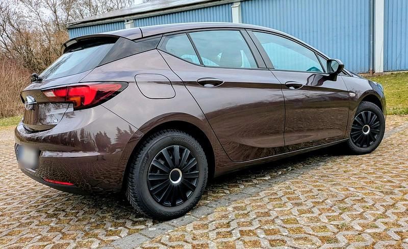Gebraucht Opel Astra 105 PS (77 kW) 2017 Braun Limousine