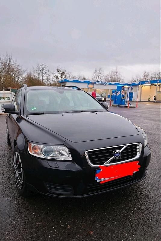 Schwarz Gebraucht 2009 Volvo V50 Kombi | 4.950 € (Etwas zu teuer) - Bild 1/4