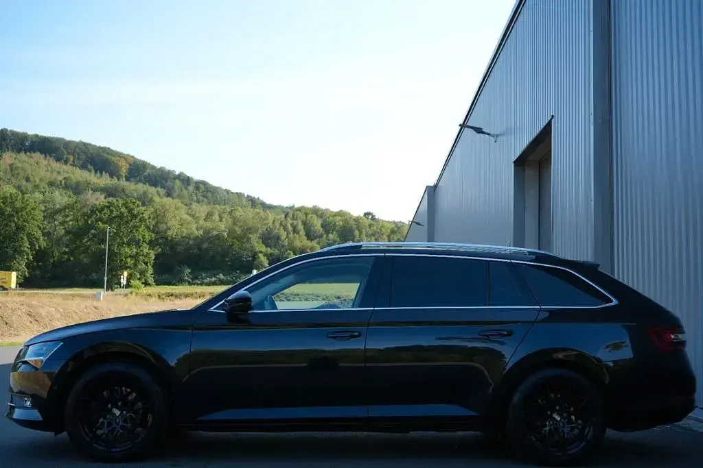 Gebraucht Skoda Superb 150 PS (110 kW) 2018 Schwarz Limousine