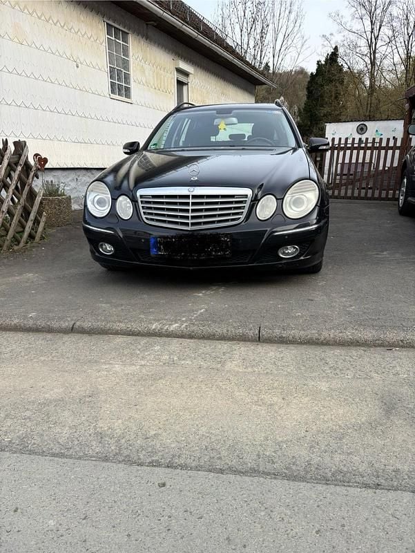 Gebraucht Mercedes E220 Elegance 170 PS (125 kW) 2007 Schwarz Kombi