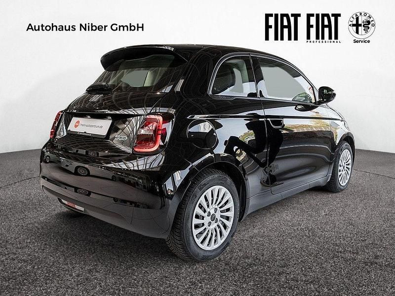 Gebraucht Fiat 500e Action 69 kW (95 PS) 2023 Schwarz Kleinwagen
