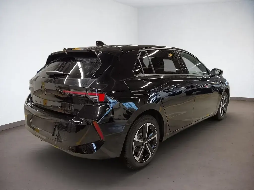 Gebraucht Opel Astra 131 PS (96 kW) 2025 Schwarz Kleinwagen