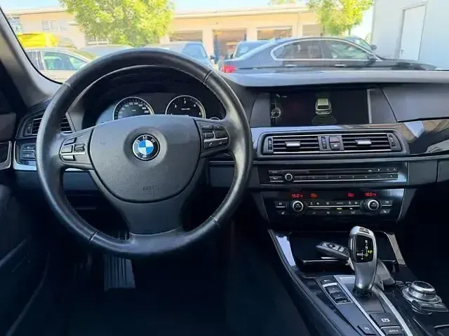 Gebraucht BMW 520 Sport Line 184 PS (135 kW) 2012 Grau Kombi