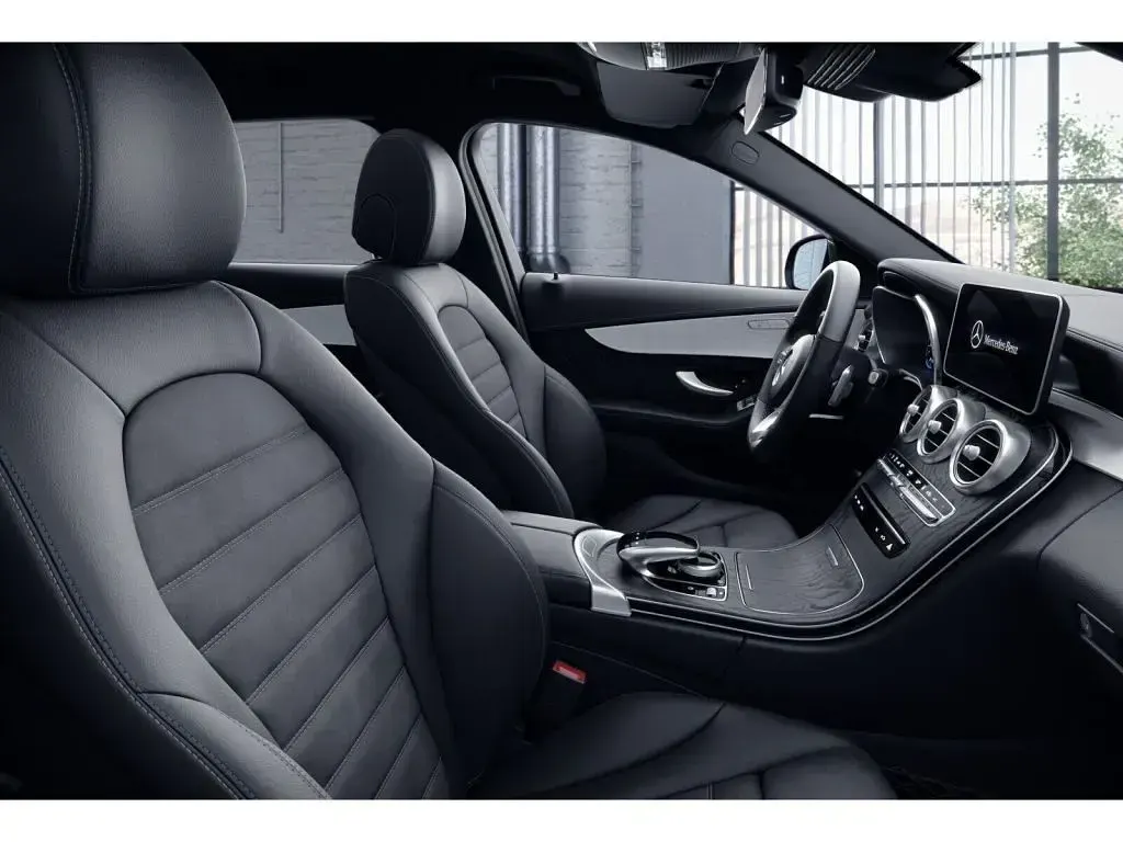 Gebraucht Mercedes 300 AMG 194 PS (142 kW) 2021 Blau brillantblau (metallic) Kombi