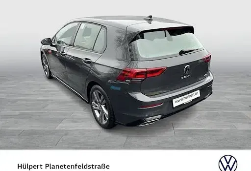 Gebraucht VW Golf VIII R-line 131 PS (96 kW) 2024 Grau Limousine