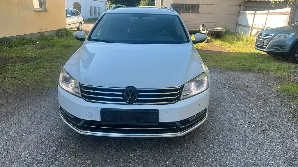 Gebraucht VW Passat Highline 160 PS (117 kW) 2011 Weiß Kombi