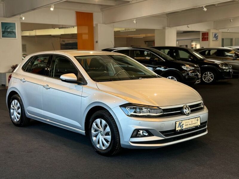 Silber Gebraucht 2018 VW Polo Comfortline Limousine | 16.350 € (Fairer Preis) - Bild 1/4