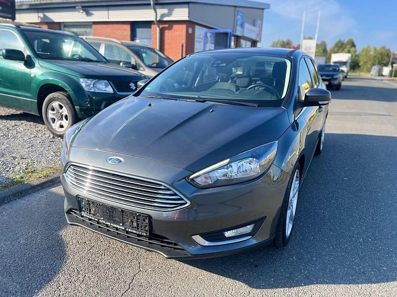 Grau Gebraucht 2015 Ford Focus Titanium Kombi | 8.290 € (Fairer Preis) - Bild 1/4