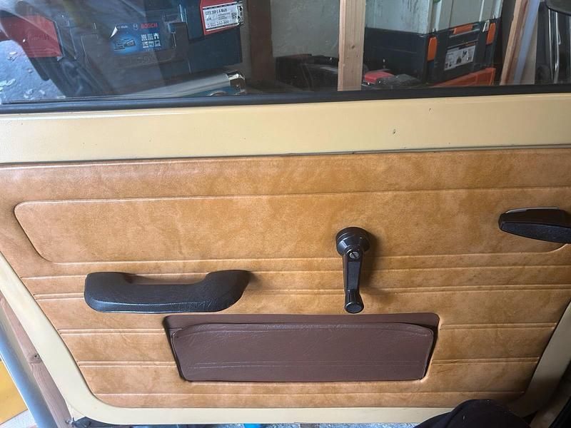 Andere farben Gebraucht 1987 Trabant 601 Limousine | 8.000 € - Bild 1/4