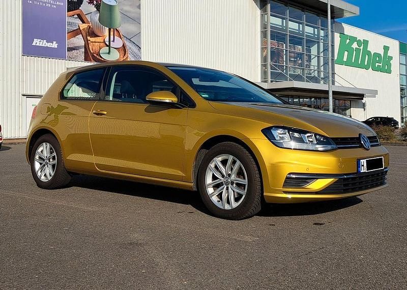 Gebraucht VW Golf VII Comfortline 86 PS (63 kW) 2018 Gold Limousine