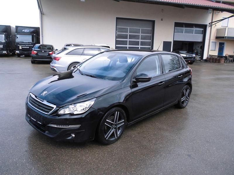 Gebraucht Peugeot 308 Active 125 PS (91 kW) 2014 Schwarz Limousine