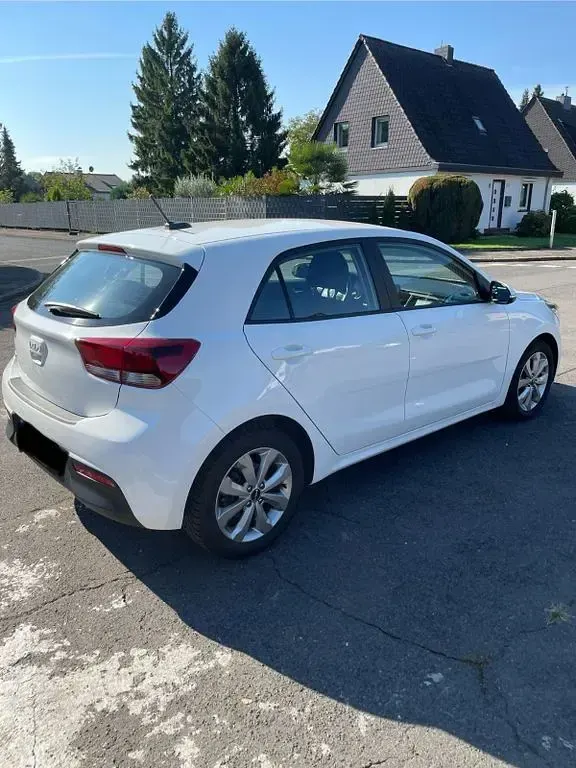 Gebraucht Kia Rio Vision 101 PS (74 kW) 2022 Weiß Limousine