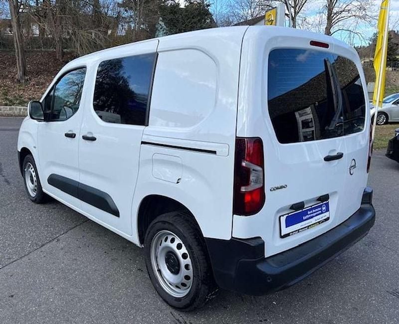 Gebraucht Opel Combo Edition 102 PS (75 kW) 2021 Jade weiss/arktis weiss Van / Kleinbus