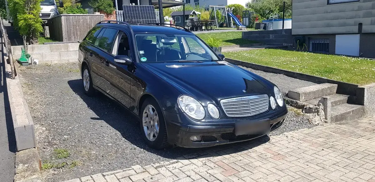 Gebraucht Mercedes E220 150 PS (110 kW) 2004 Schwarz Kombi