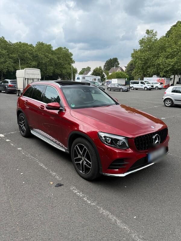 Rot Gebraucht 2016 Mercedes GLC250 AMG line SUV | 29.500 € (Fairer Preis) - Bild 1/4