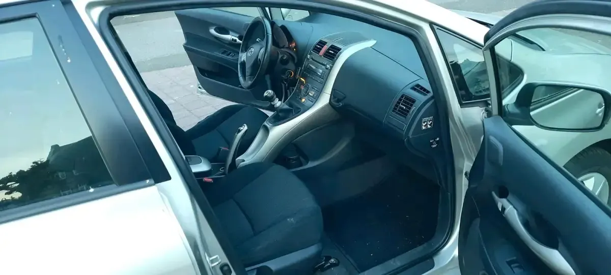 Gebraucht Toyota Auris 101 PS (74 kW) 2009 Grau Kleinwagen