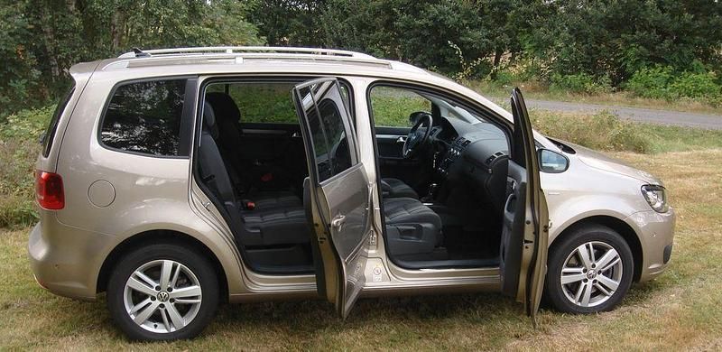 Gebraucht VW Touran Match 140 PS (102 kW) 2012 Silber Van / Kleinbus