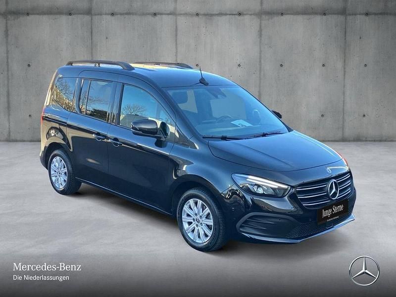 Gebraucht Mercedes T180 Progressive 131 PS (96 kW) 2024 Schwarz Van / Kleinbus